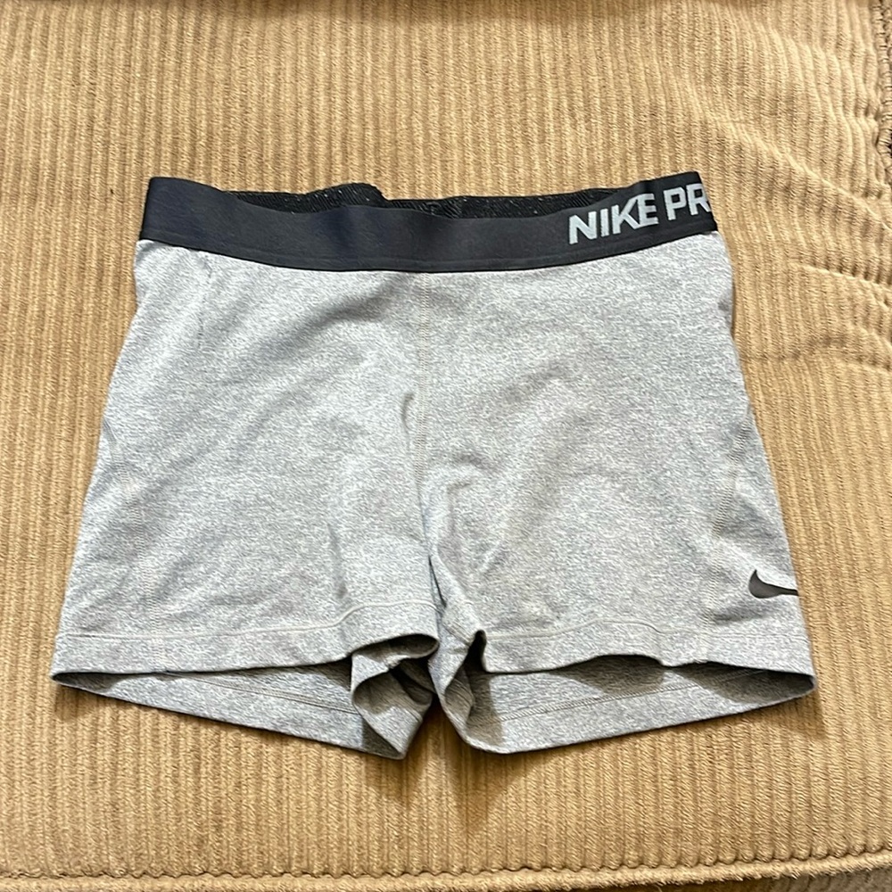 Nike pros shorts size medium gray